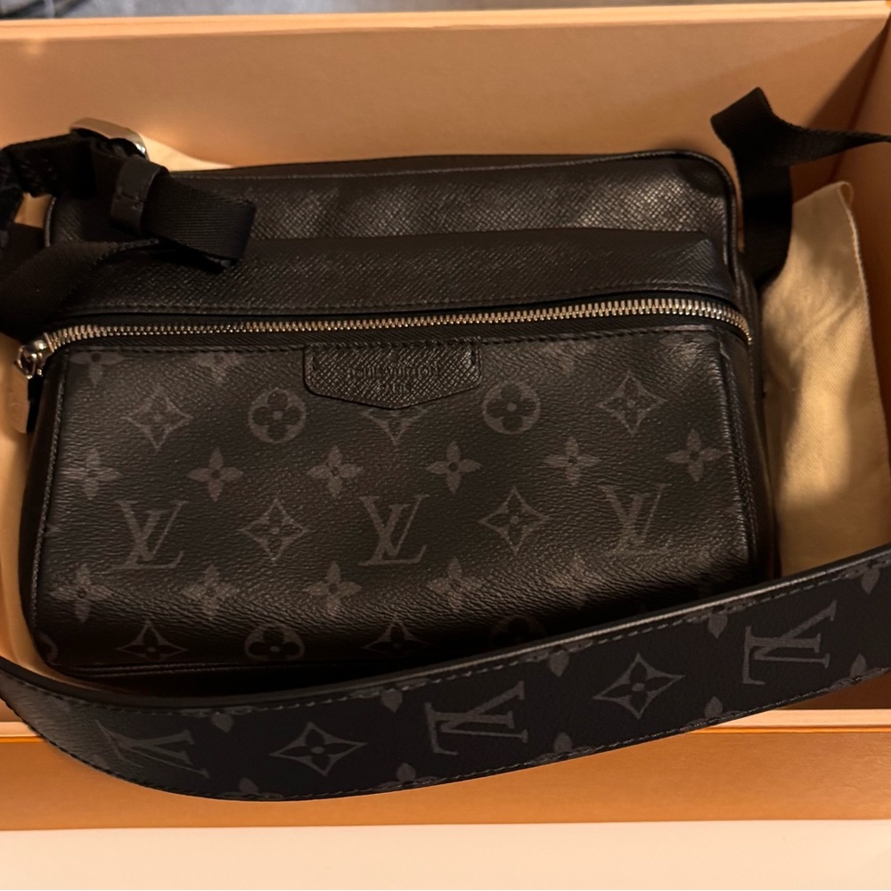 LOUIS VUITTON LV Outdoor Messenger Shoulder Bag M30233 Monogram Eclipse Taiga